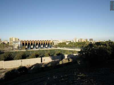 ...l�adiacente campo di calcio �La Montagnola� (foto di Nicola Velluso)...